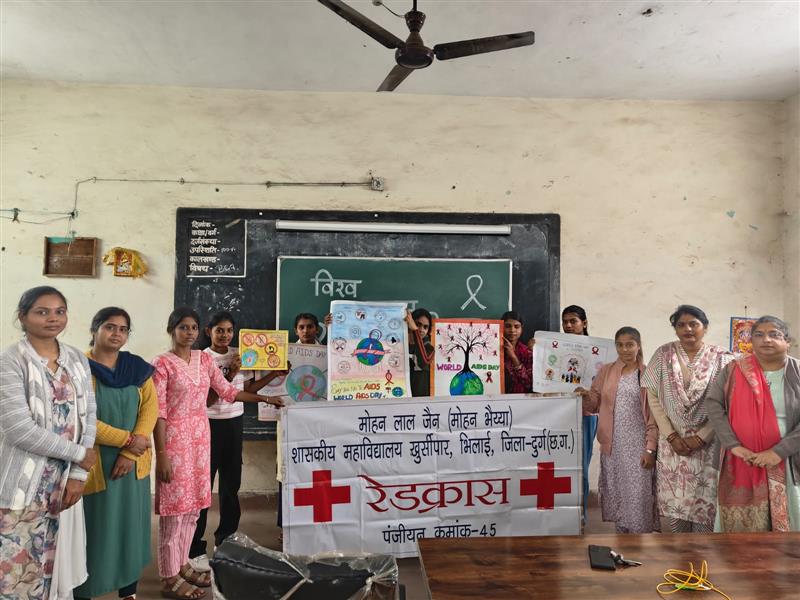 विश्व एड्स  दिवस के अवसर पर पोस्टर प्रतियोगिता एवं नुक्कड़ नाटक।